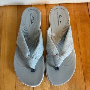 Clarks Cloudsteppers Light Gray Sandals